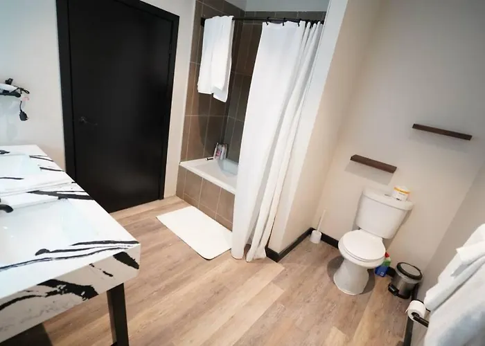 3e *new* Huge! Spacious 3 Bedroom In Oakland That Sleeps 12! *